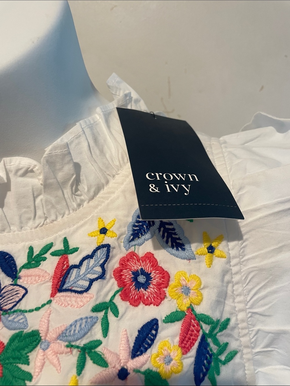 NWT Crown & Ivy  White Sleeveless Embroidered Ruffle Yoke Top - Picture 3 of 12